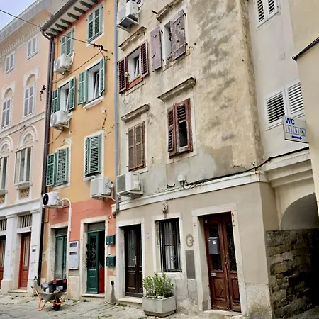 Dragon Апартаменти *